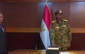 أول قرار من الرئيس الجديد للمجلس الانتقالي في السودان