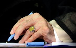 رونمایی از تقریظ رهبر انقلاب بر کتاب «در کمین گل سرخ»