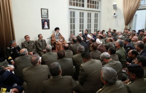 جمعی از فرماندهان ارتش و نیروی زمینی با رهبر انقلاب دیدار کردند
