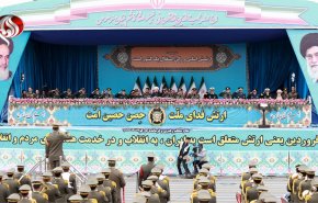 روحانی: ارتش 40 سال در کنار ولایت و مردم بوده است/ همه مردم کنار سپاه بودند و خواهند بود