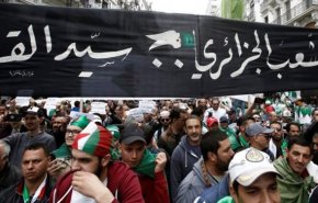 تظاهرات الجزائری ها برای نهمین جمعه متوالی
