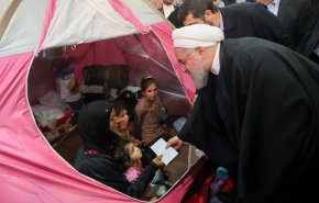 بازدید روحانی از کمپ اسکان اضطراری بخشی از سیل‌زدگان استان خوزستان در ورزشگاه تختی اهواز
