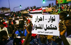 محتجو السودان يجددون مطالبهم بتسليم السلطة للمدنيين