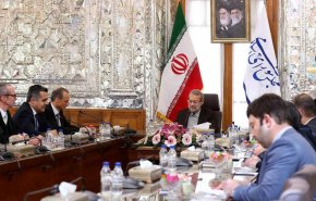گلایه لاریجانی از اتحادیه اروپا در باره نقض تعهدات برجامی/ رهبران اروپا فقط در الفاظ از ما حمایت می‌کنند