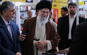 رهبر انقلاب: وزرای فرهنگ و صنعت مسأله کاغذ را حل کنند
