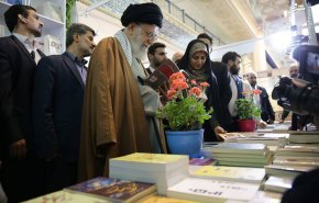 آية الله خامنئي .. القائد والفقيه والمثقف