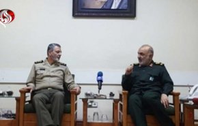 سرلشکر سلامی: ارتش و سپاه شانه به شانه در حال ارتقای قدرت دفاعی هستند