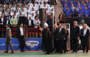کارگران در خط مقدم مقابله با تحریم های آمریکا هستند/ نمی گذاریم تصمیم آمریکا در به صفر رساندن صادرات نفت ایران به نتیجه برسد؛ ماههای آینده خواهند دید/ از 6 مسیر دیگر نفت مان را صادر می کنیم