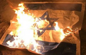 اردنی‌ها پرچم رژیم صهیونیستی را به آتش کشیدند