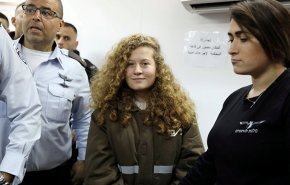عهد التميمي تشارك في مسيرة مؤيدة للفلسطينيين بلندن