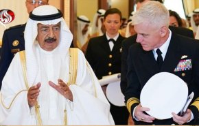 دیدار فرمانده ناوگان پنجم نیروی دریایی آمریکا با نخست‌وزیر بحرین
