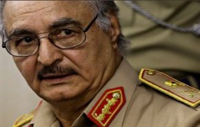 خلیفه حفتر میهمان عربستان با لباس احرام + فیلم