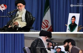 تصویر شهید نماد مقابله با آمریکا در خلیج فارس کنار رهبر انقلاب