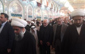 ظریف در جمع زوار در عتبات عالیات +عکس

