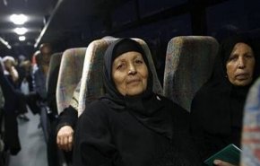 52 من أهالي أسرى غزة يزورون أبنائهم في سجن نفحة