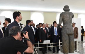 بازدید نخست وزیر ژاپن از موزه ملی ایران