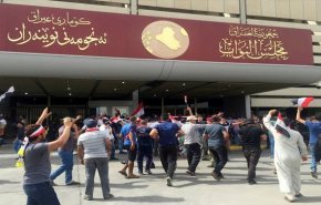 سائرون يحذر من اقتحام المنطقة الخضراء والبرلمان اذا لم ..