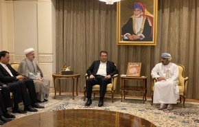 وزير الصناعة الايراني يلتقي نظيره العماني..هذا ما بحثاه