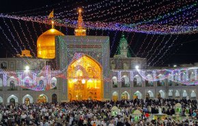 فیلم| تعویض پرچم گنبد حرم مطهر رضوی در شب ولادت امام رضا علیه السلام 