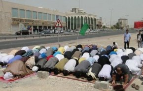تعهد اجباری آل خلیفه از مردم برای نماز نخواندن!