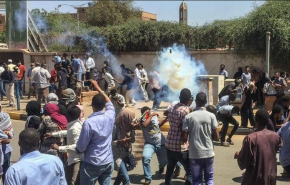 شاهد..تظاهرات دامية بالسودان خلال تأبين ضحايا الثورة