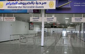 توقف الملاحة الجوية بمطار معيتيقة اثر تعرضه لضربة جوية