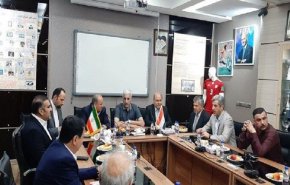 وزير الرياضة العراقي يتفقد المركز الوطني الايراني لكرة القدم