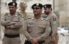 فیلم| اقدام پلیس سعودی به ضرب و شتم یک زن