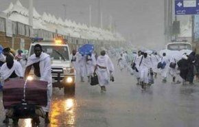 بارش شدید باران در منا و عرفات زائران را غافلگیر کرد