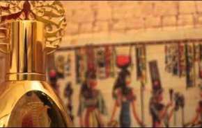علماء يكتشفون طريقة لإعادة تركيب 'عطر كليوباترا'