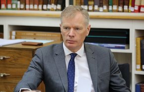 استقبال سفیر انگلیس از نشست سه‌جانبه ایران، انصارالله یمن و سفرای (E4) در تهران