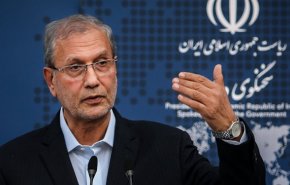 ربیعی: بنزین با کارت جایگاه به 15 لیتر کاهش می‌یابد
