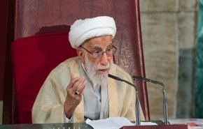 غارتگران داخلی و خارجی نمی‌گذارند تولید رونق بگیرد/ برخی افراد نادان به فکر مذاکره هستند/ مذاکره در شرایط فشار حداکثری، یعنی تسلیم