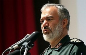 دریادار فدوی: باید بر روند چهل سال گذشته پافشاری کنیم