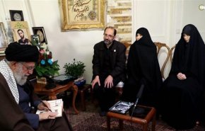 رهبر انقلاب با بیش از 1000 خانواده شهید دیدار سرزده داشته‌اند
