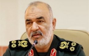 عدم اعتماد به بیگانگان عامل استقلال کشور است/ باید به سمت تولید شناورهای بدون سرنشین حرکت کنیم
