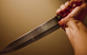 رجل يطعن المارة في هامبورغ بسكين
