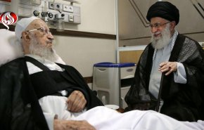 عیادت رهبر معظم انقلاب از آیت‌الله مکارم شیرازی
