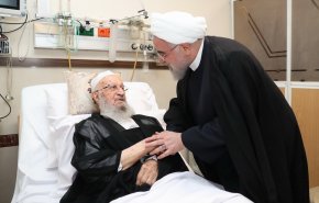 روحانی از حضرت آیت‌الله مکارم شیرازی عیادت کرد