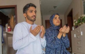 فنانة إماراتية تخلع حجابها رسميا