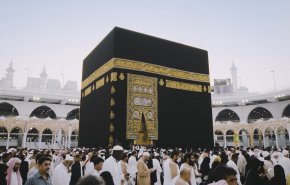 السعودية تدرس إلغاء شرط 'المحرم' للراغبات في أداء العمرة