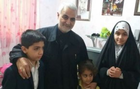 دیدار صمیمانه سرلشکر سلیمانی با خانواده شهید 