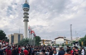 بالصور.. الشرطة العراقية تقدم العلاج لمتظاهرين جرحى
