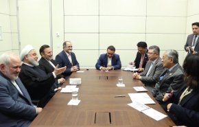 روحانی: ایران برای گسترش روابط با مالزی آماده است/ ماهاتیر محمّد: پیشرفت‌های ایران شگفت‌آور و خوشحال‌کننده است