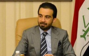 معترضان عراقی رئیس مجلس این کشور را میان خود خواندند + عکس