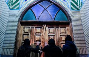 کوبیدن در مساجد و روشن کردن شمع در شب اول ربیع‌الاول