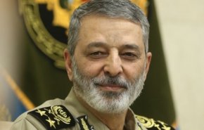 سرلشکر موسوی: نیروی زمینی متناسب با نیازهای انقلاب پیش رفته است