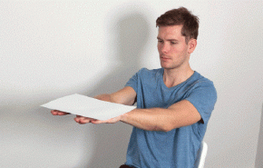 6 أسباب لرعشة اليد.. تعرّف عليها
