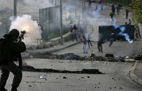 العيسوية .. مواجهات مع الاحتلال و اعتقال فتي واصابة والدته