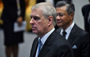 پسر ملکه انگلیس مجبور به استعفا شد